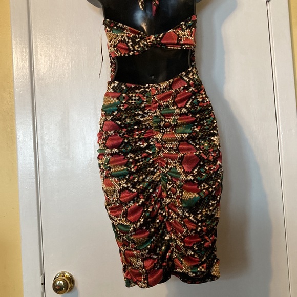 Ruby Rox Dillard’s Women’s Graphic Print Body Con Ruched Dress - Picture 7 of 9